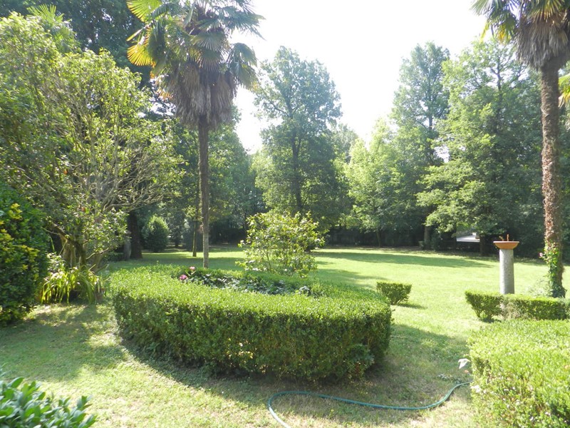 Villa in Vendita a Lucca, zona Nord, 3'000'000€, 800 m², con Box