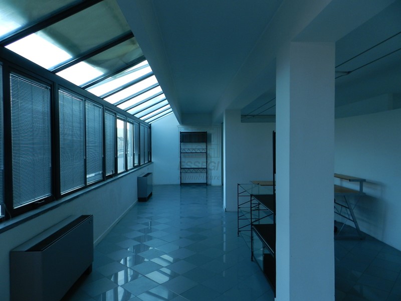 Ufficio in Affitto a Lucca, zona Sud, 1'000€, 150 m²