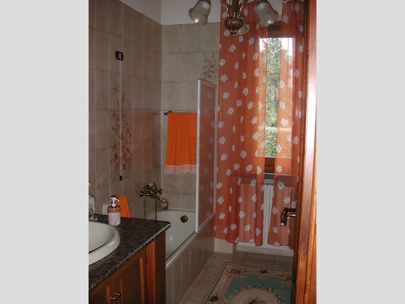 Villa in Vendita a Camaiore, zona Ove, 850'000&euro;, 180 m²