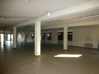Immobile commerciale in Affitto a Capannori, 3'000€, 360 m²