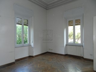Ufficio in Affitto a Lucca, zona Nord, 1'000€, 85 m²