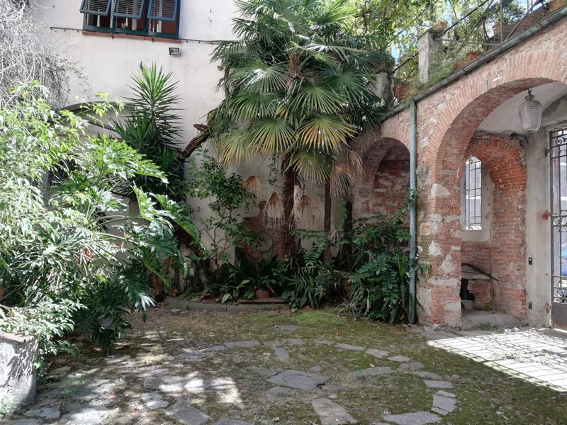 Appartamento in Vendita a Lucca, zona Centro storico, 1'100'000€, 570 m², con Box