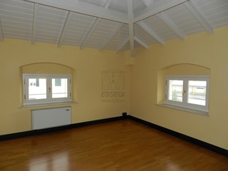 Ufficio in Affitto a Lucca, zona Circonvallazione, 3'000€, 270 m²