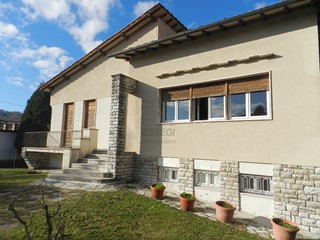 Villa in Vendita a Lucca, 360'000€, 230 m², con Box