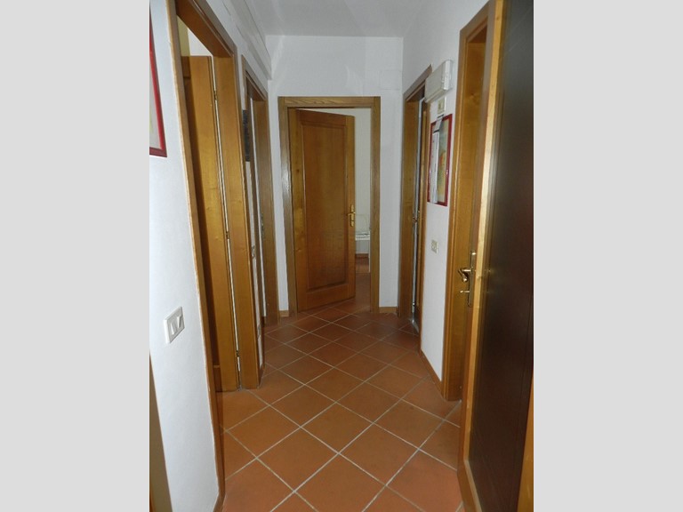 Appartamento in Vendita a Lucca, zona Est, 190'000€, 85 m², con Box