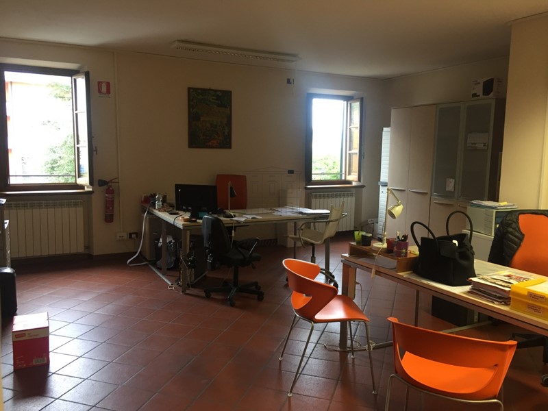 Ufficio in Affitto a Capannori, zona Nord, 680€, 75 m²