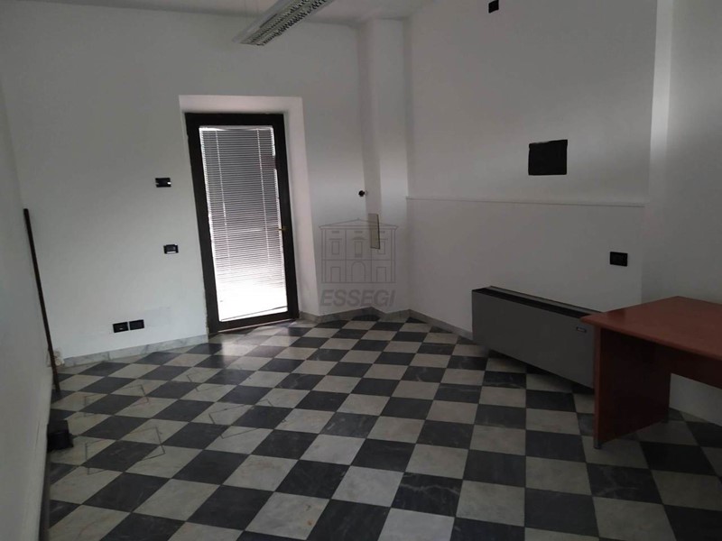 Immobile commerciale in Affitto a Lucca, zona Ovest, 350€, 30 m²