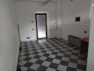 Immobile commerciale in Affitto a Lucca, zona Ovest, 350€, 30 m²