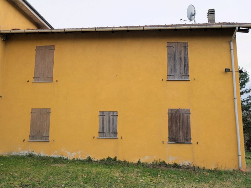 Casa Semi Indipendente in Vendita a Malvicino, 48'000€, 200 m²