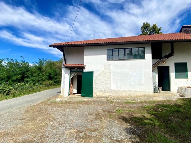 Casa Semi Indipendente in Vendita a Giusvalla, 88'000€, 180 m²