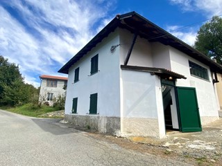 Casa Semi Indipendente in Vendita a Giusvalla, 88'000€, 180 m²
