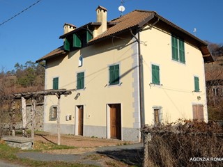 Casa Indipendente in Vendita a Sassello, 320'000€, 300 m², con Box
