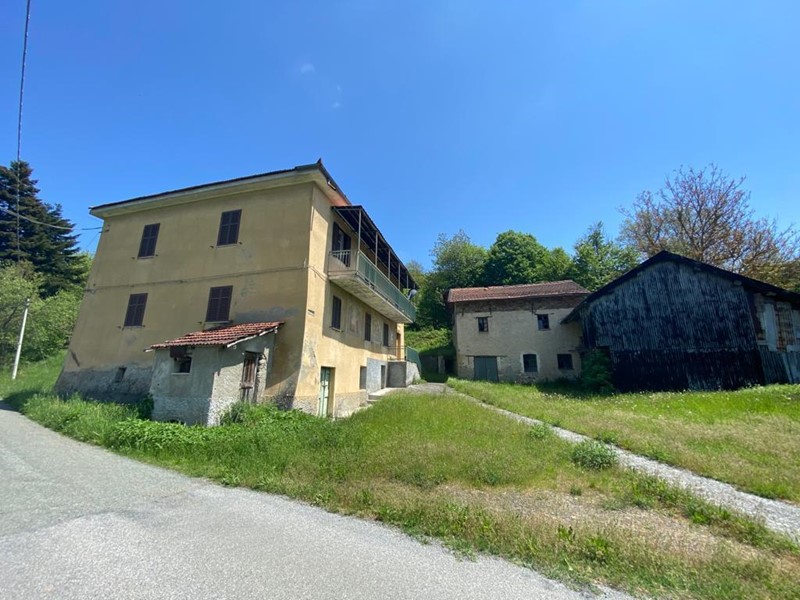 Casa Indipendente in Vendita a Giusvalla, 130'000€, 300 m²