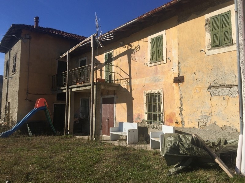 Casa Semi Indipendente in Vendita a Mioglia, 120'000€, 350 m²
