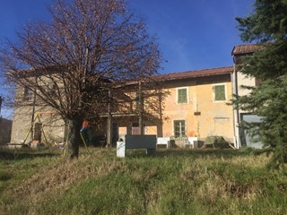 Casa Semi Indipendente in Vendita a Mioglia, 120'000€, 350 m²