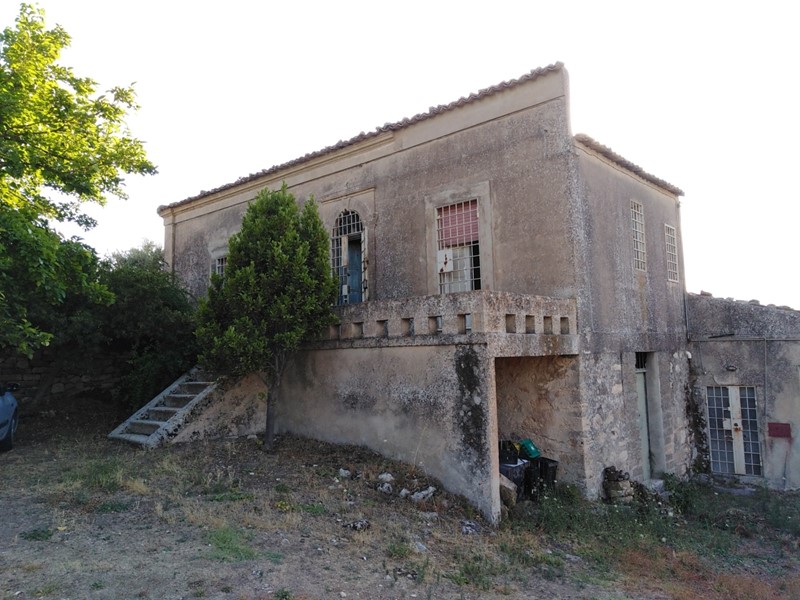 Casa Indipendente in Vendita a Chiaramonte Gulfi, 345'000€, 340 m²