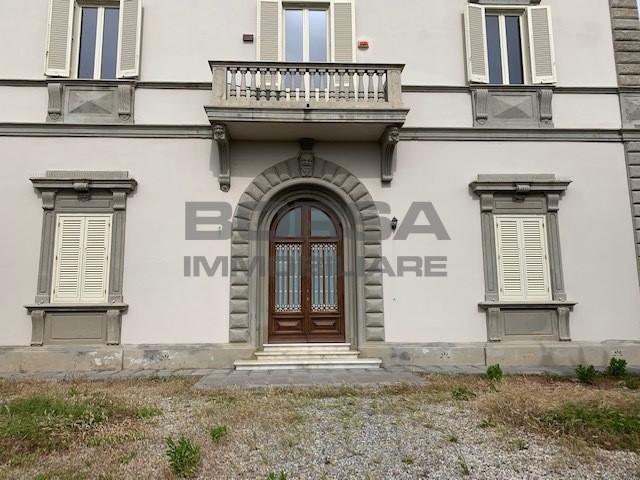 Appartamento in Vendita a Livorno, 330 m², con Box