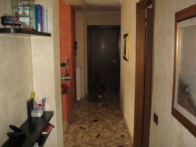 Trilocale in Vendita a Bollate, zona Cassina Nuova, 139'000€, 97 m², con Box