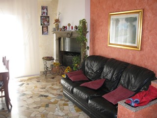 Trilocale in Vendita a Bollate, zona Cassina Nuova, 139'000€, 97 m², con Box