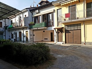Casa Semi Indipendente in Vendita a Caronno Pertusella, 150'000€, 100 m², con Box