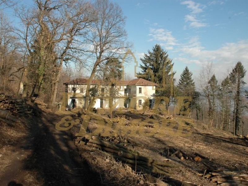 Casa Indipendente in Vendita a Comabbio, 420'000€, 700 m²