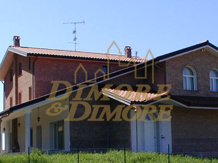 Casa Indipendente in Vendita a Cavallirio, 980'000€, 650 m², con Box