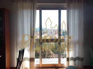 Casa Indipendente in Vendita a Verbania, zona Intra, 580'000€, 300 m², con Box