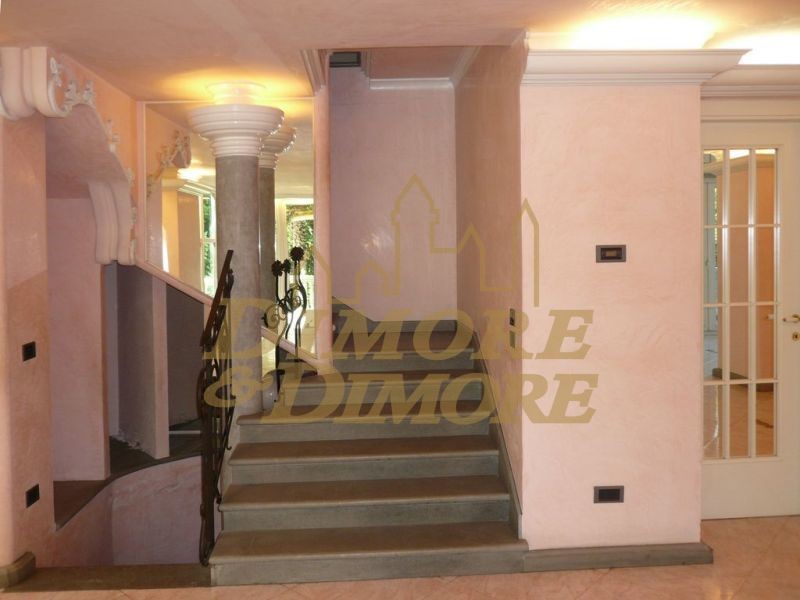 Casa Indipendente in Vendita a Luino, 2'950'000€, 800 m², con Box