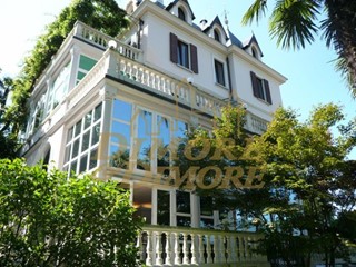 Casa Indipendente in Vendita a Luino, 2'950'000€, 800 m², con Box