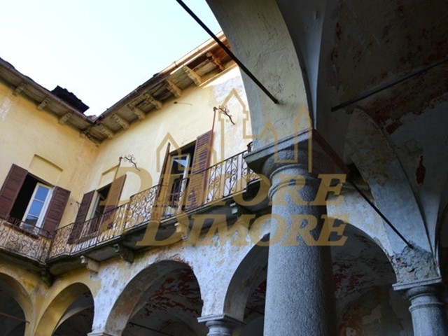 Casa Indipendente in Vendita a Miasino, 350'000€, 3620 m²