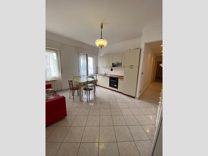 Appartamento in Affitto a Finale Ligure, 90 m², arredato