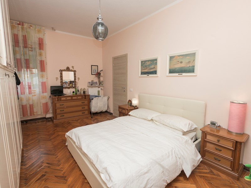 Appartamento in Vendita a Genova, zona Di Negro, 95'000€, 119 m²