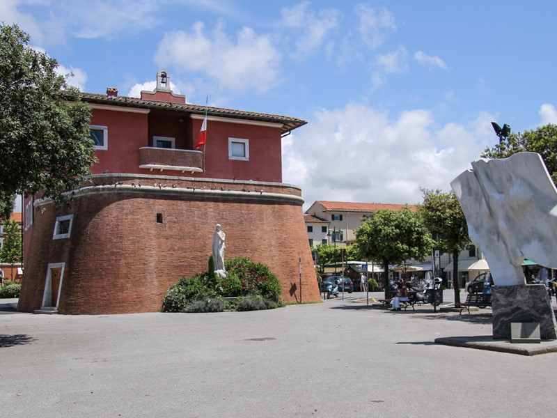 Attività commerciale in Vendita a Forte dei Marmi, 10 m²