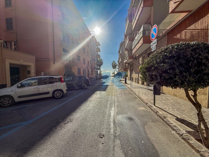 Quadrilocale in Affitto a Alassio, 1'200&euro;, 100 m², arredato, con Box