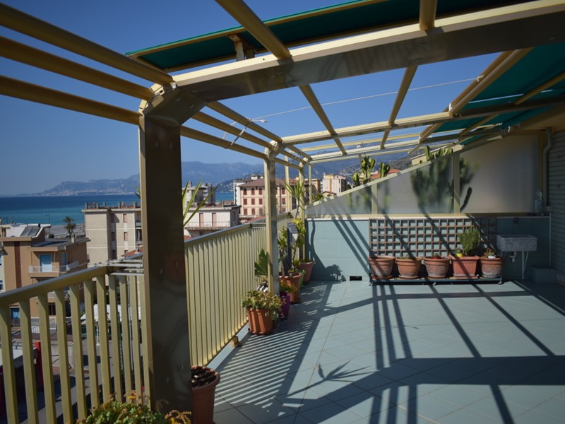 Appartamento in Vendita a Bordighera, 800'000€, , con Box