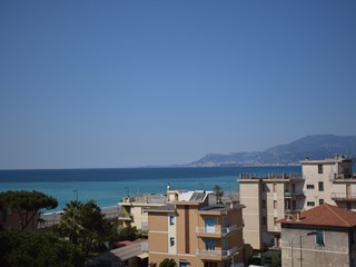 Appartamento in Vendita a Bordighera, 800'000€, , con Box