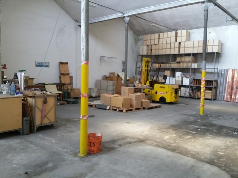 Capannone in Vendita a Gallarate, 185'000€, 250 m²