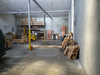 Capannone in Vendita a Gallarate, 185'000€, 250 m²