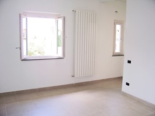 Appartamento in Vendita a Calcinaia, zona Calcinaia, 90'000€, 50 m²
