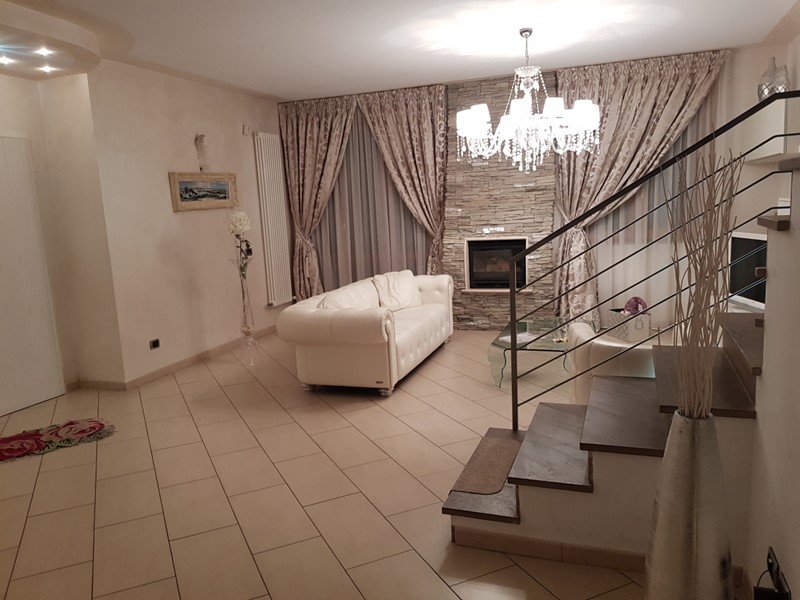 Villa in Vendita a Calci, 480'000€, 250 m², con Box