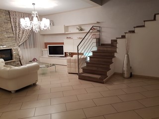Villa in Vendita a Calci, 480'000€, 250 m², con Box