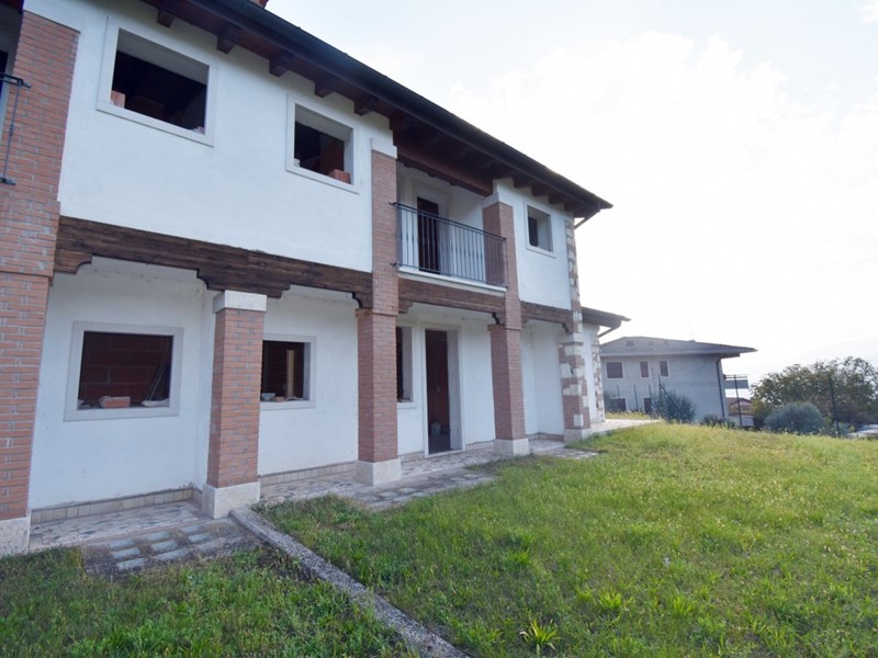 Casa Indipendente in Vendita a Chiampo, 195'000€, 250 m²