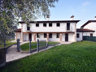 Casa Indipendente in Vendita a Chiampo, 195'000&euro;, 250 m²