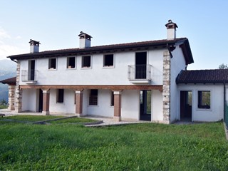 Casa Indipendente in Vendita a Chiampo, 180'000&euro;, 250 m²