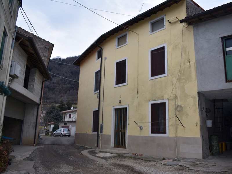 Casa Indipendente in Vendita a Roncà, 55'000€, 200 m²