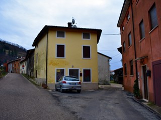 Casa Indipendente in Vendita a Roncà, 55'000€, 200 m²