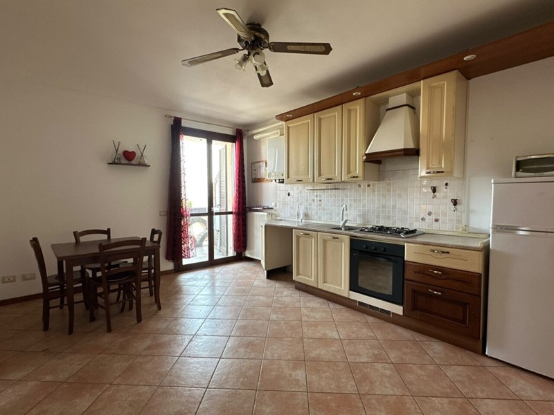 Trilocale in Vendita a Besenzone, 100'000&euro;, 80 m², arredato, con Box