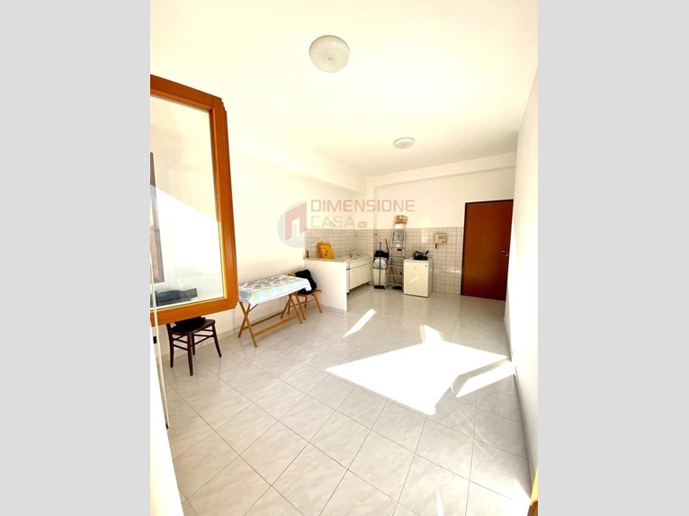 Trilocale in Vendita a Roma, zona VILLAGGIO PRENESTINO, 114'000€, 65 m²