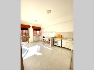 Trilocale in Vendita a Roma, zona VILLAGGIO PRENESTINO, 114'000&euro;, 65 m²