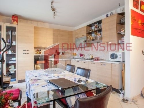 Trilocale in Vendita a Roma, zona VILLAGGIO PRENESTINO, 139'000€, 70 m², con Box